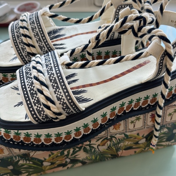 Farm Rio Pineapple Embroidered Platform Sandal Size 10 - Picture 11 of 16